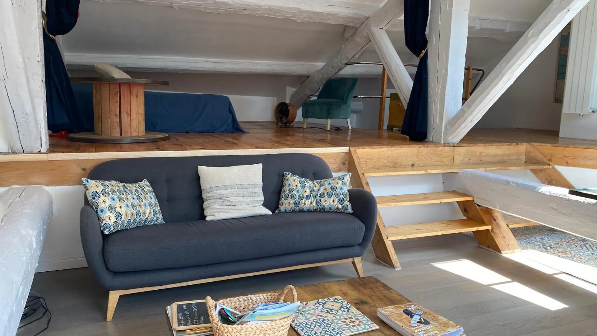 Διαμέρισμα Appartement Atypique Sous Les Toits D'Avignon Au Coeur De L'Intra-Muros Avec Parking Γαλλία