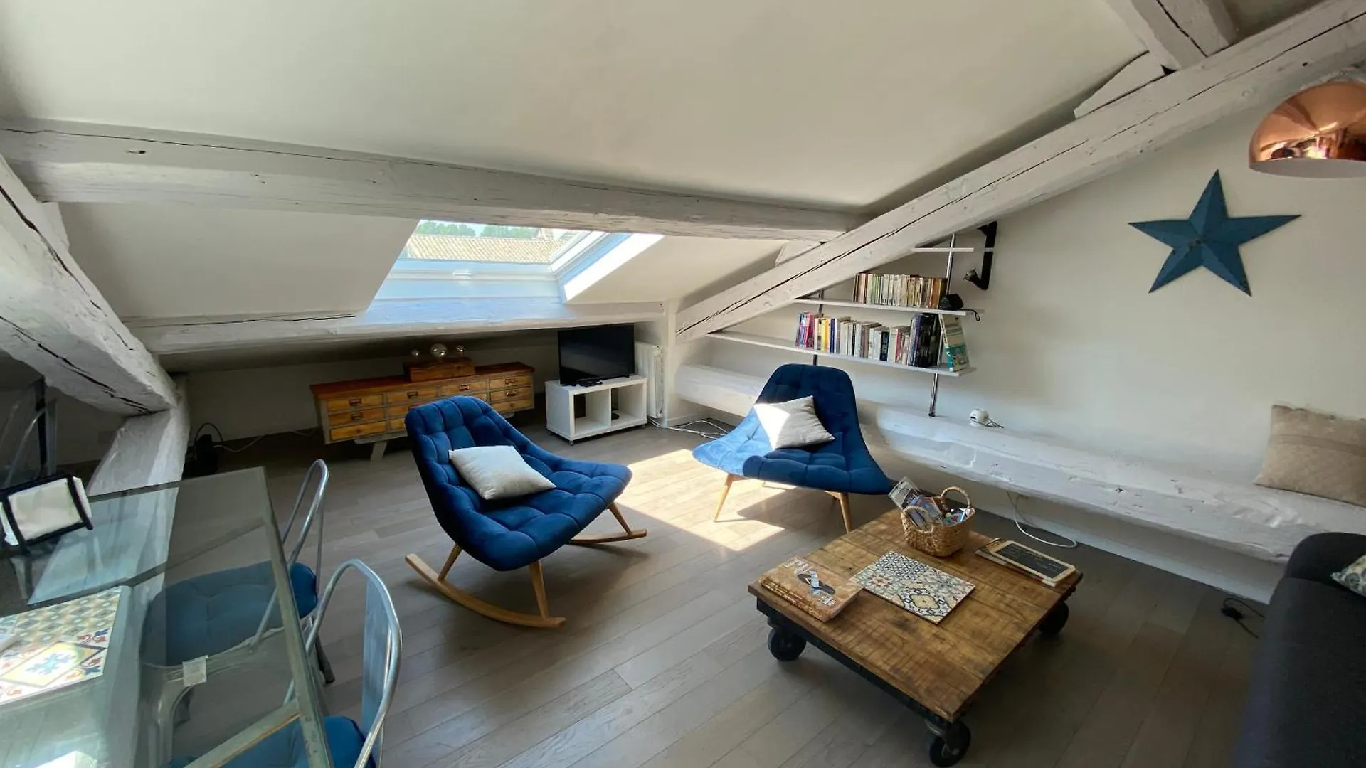 Appartement Atypique Sous Les Toits D'Avignon Au Coeur De L'Intra-Muros Avec Parking Διαμέρισμα Αβινιόν