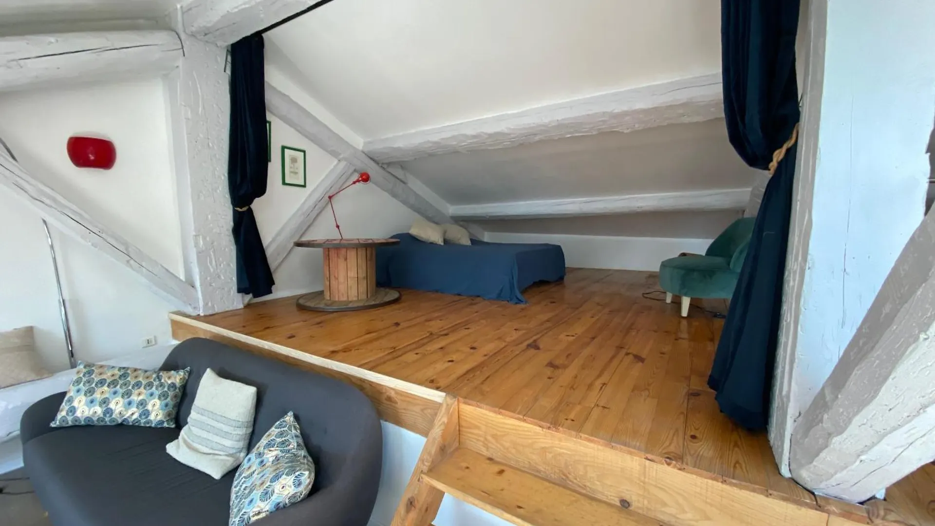 Appartement Atypique Sous Les Toits D'Avignon Au Coeur De L'Intra-Muros Avec Parking Αβινιόν
