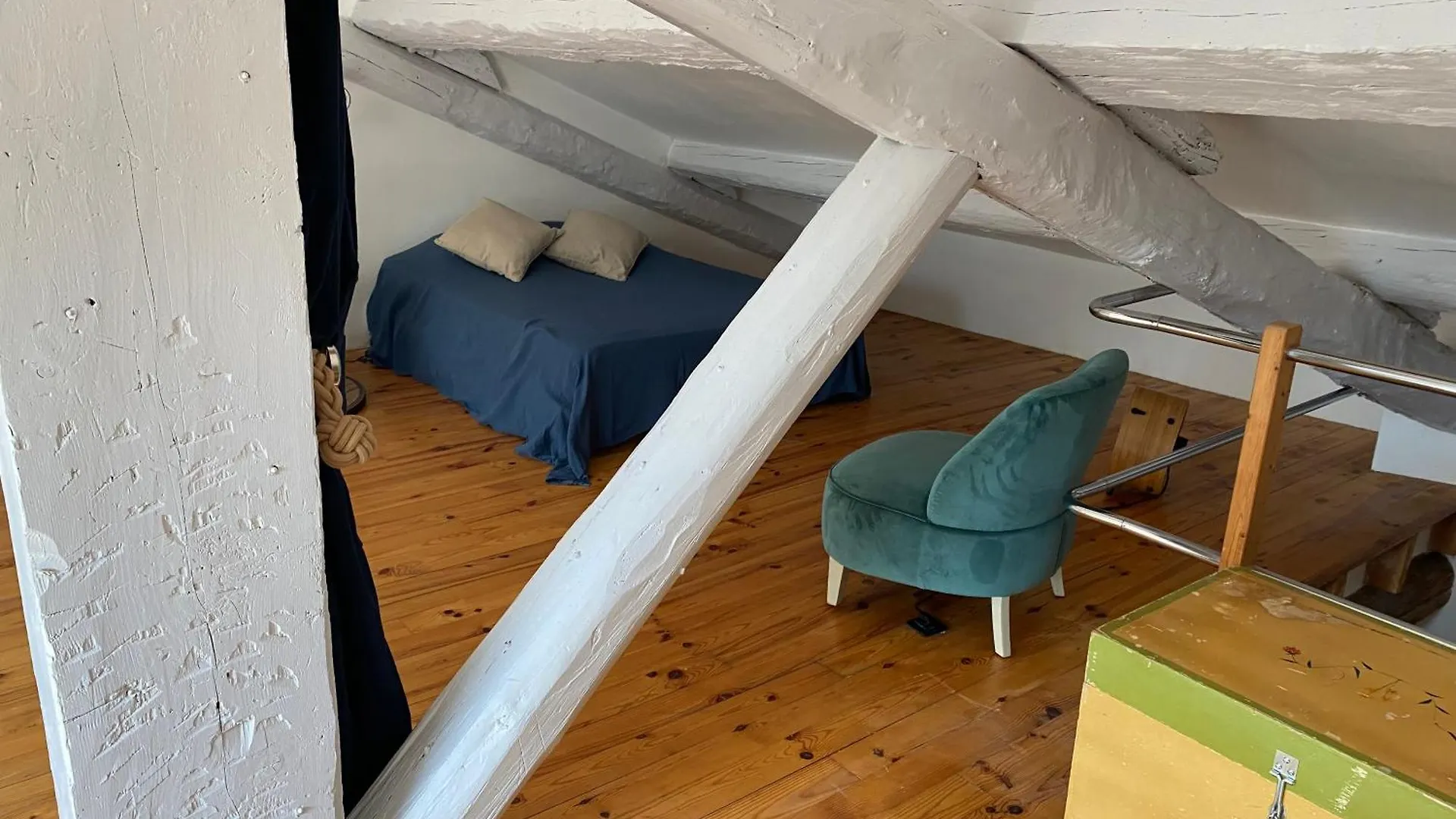 Apartment Appartement Atypique Sous Les Toits D'Avignon Au Coeur De L'Intra-Muros Avec Parking
