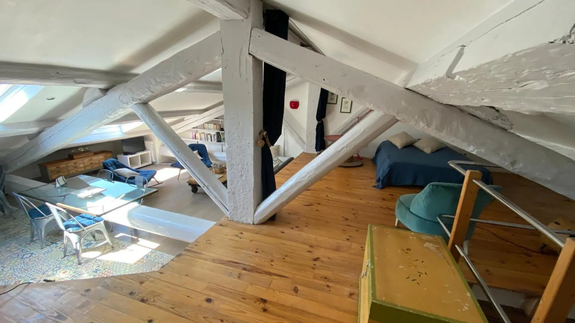 Appartement Atypique Sous Les Toits D'Avignon Au Coeur De L'Intra-Muros Avec Parking 0*, Avignon France