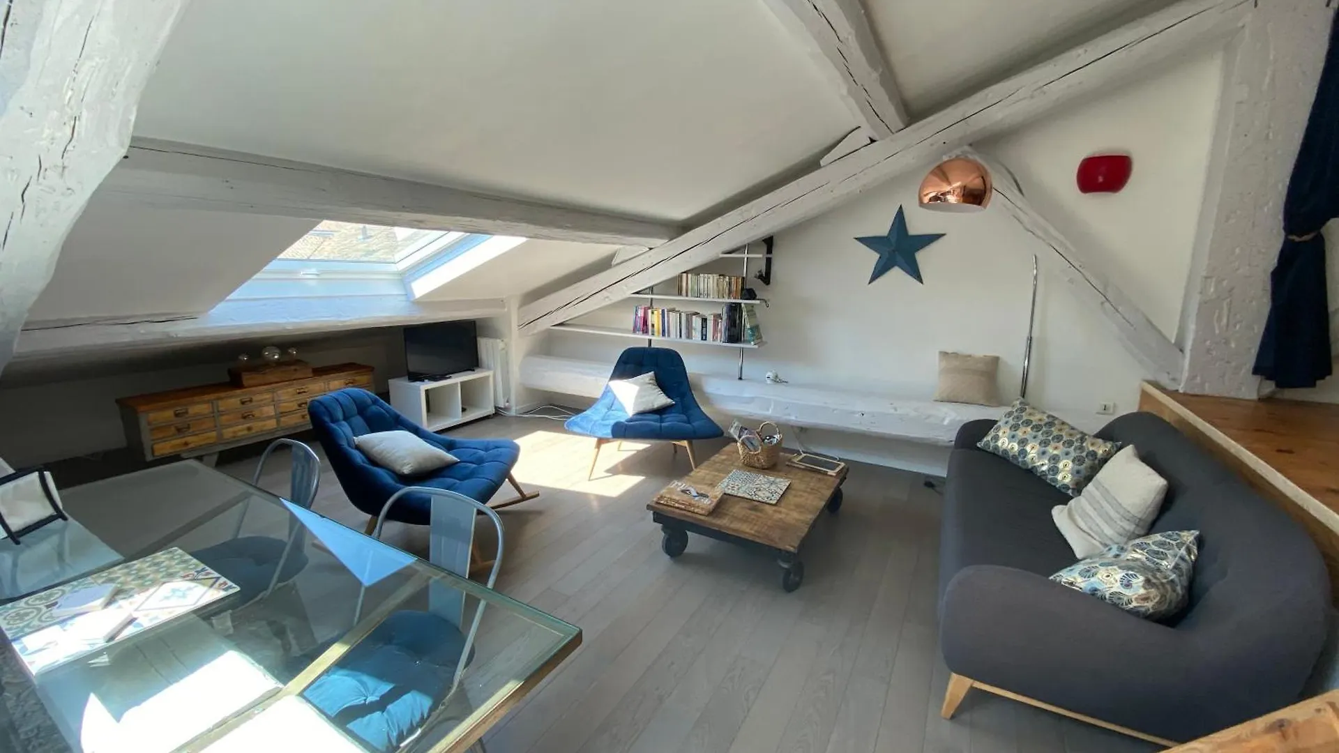Apartment Appartement Atypique Sous Les Toits D'Avignon Au Coeur De L'Intra-Muros Avec Parking France